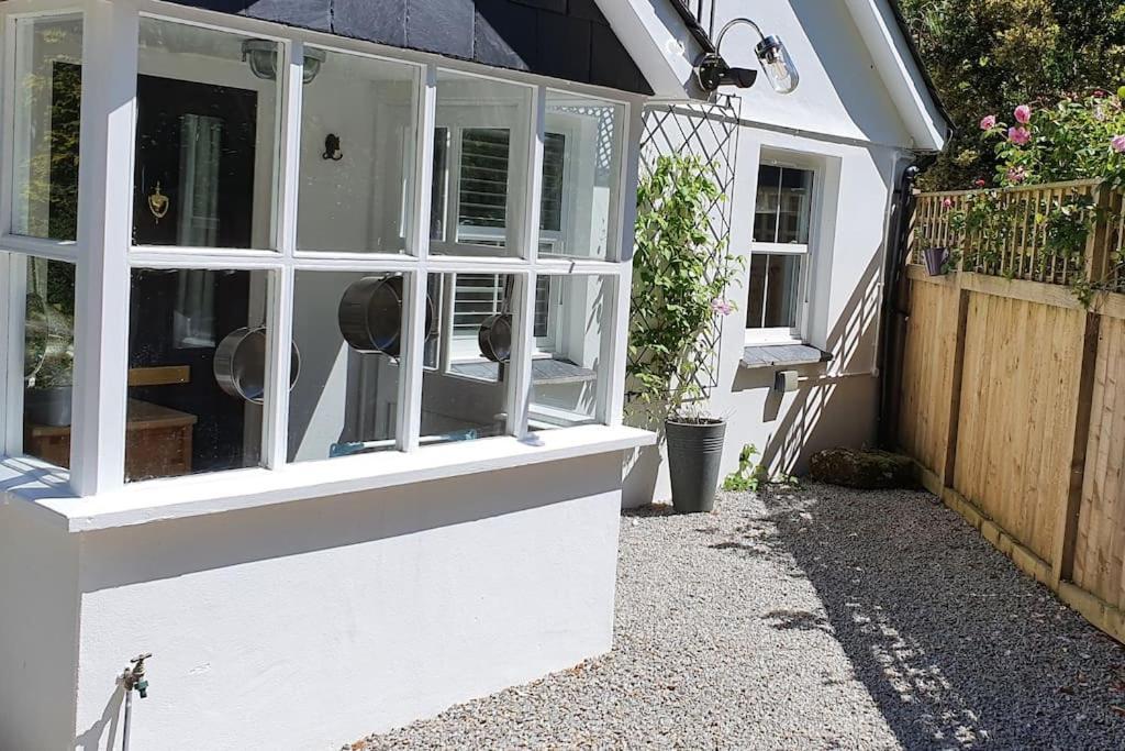 Bijou Coastal Apartment In Polperro With Hot Tub Onsite Parking Downhill Walk To Village Esterno foto