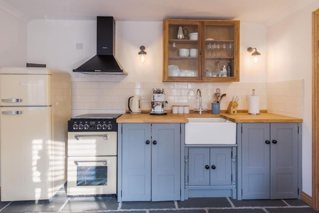 Bijou Coastal Apartment In Polperro With Hot Tub Onsite Parking Downhill Walk To Village Esterno foto