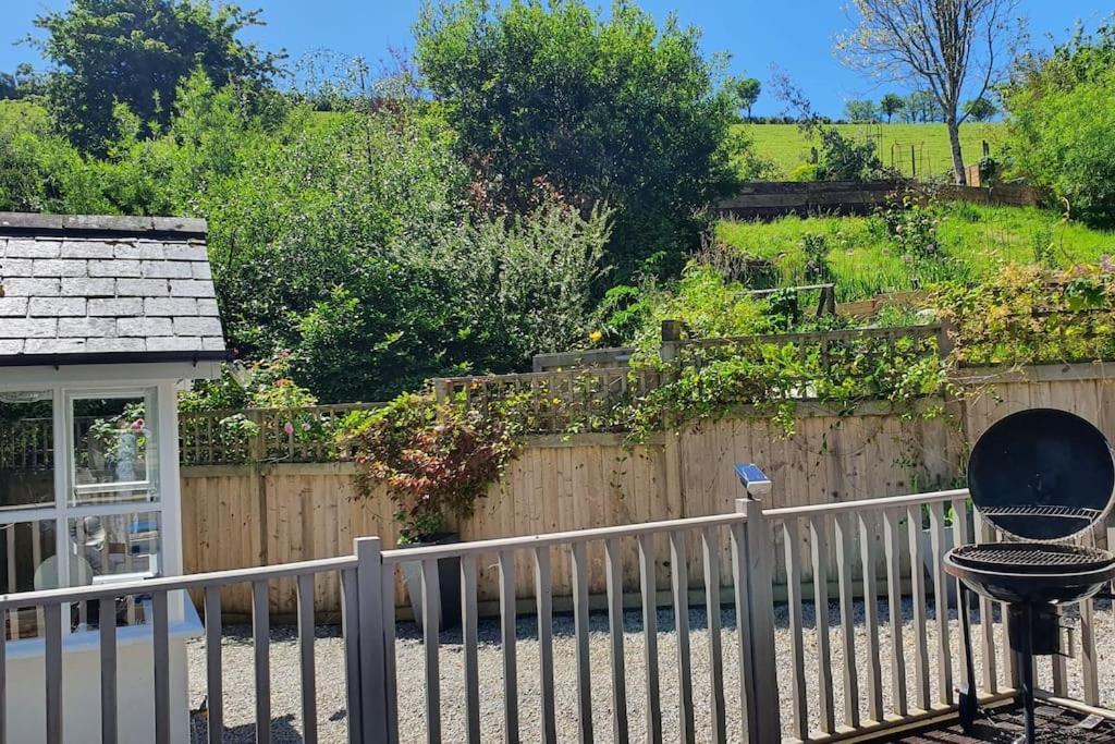 Bijou Coastal Apartment In Polperro With Hot Tub Onsite Parking Downhill Walk To Village Esterno foto